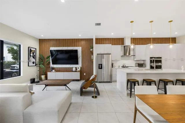 $1,075,000 | 8156 Northwest 43rd Street, Doral, FL 33166