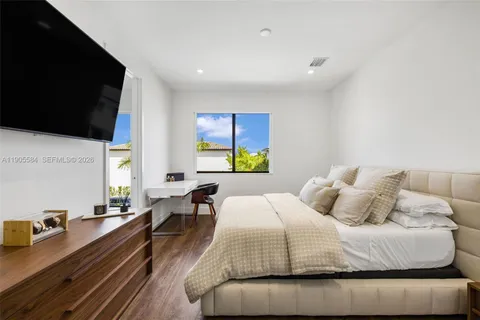 $1,050,000 | 8156 Northwest 43rd Street, Doral, FL 33166