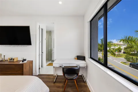 $1,050,000 | 8156 Northwest 43rd Street, Doral, FL 33166