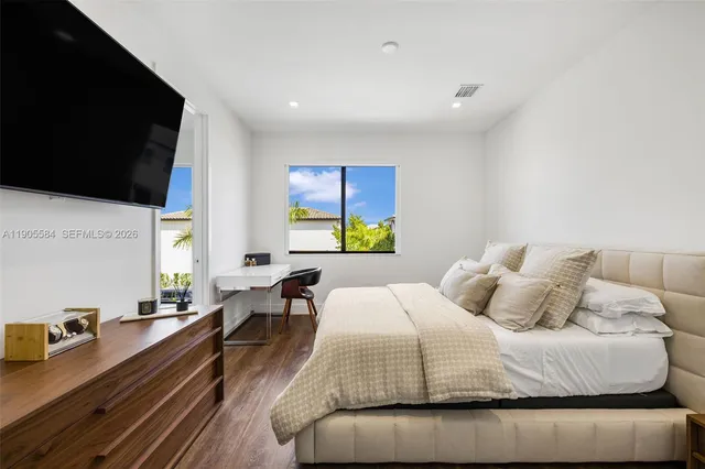 $1,075,000 | 8156 Northwest 43rd Street, Doral, FL 33166