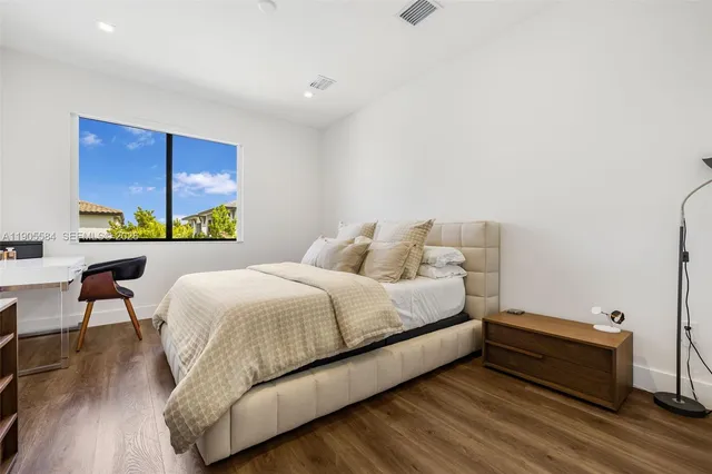 $1,075,000 | 8156 Northwest 43rd Street, Doral, FL 33166