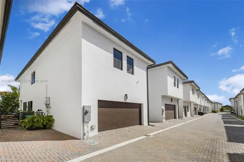 $1,050,000 | 8156 Northwest 43rd Street, Doral, FL 33166