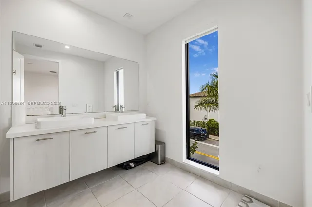 $1,075,000 | 8156 Northwest 43rd Street, Doral, FL 33166