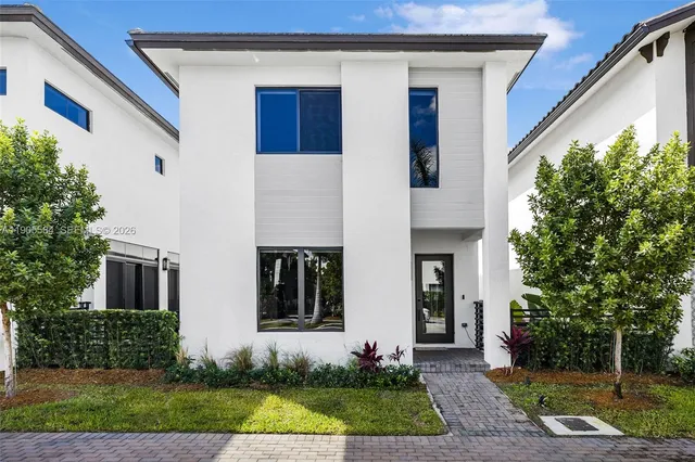 $1,075,000 | 8156 Northwest 43rd Street, Doral, FL 33166
