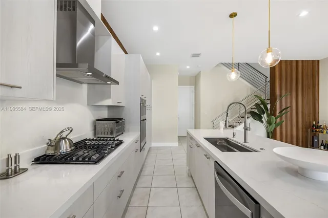 $1,050,000 | 8156 Northwest 43rd Street, Doral, FL 33166