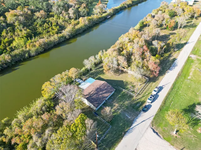 $325,000 | 1910 Duncan Drive, Oyster Creek, TX 77541