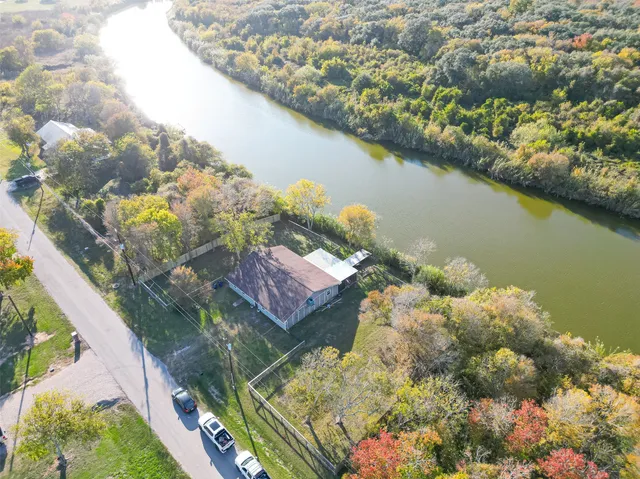 $325,000 | 1910 Duncan Drive, Oyster Creek, TX 77541