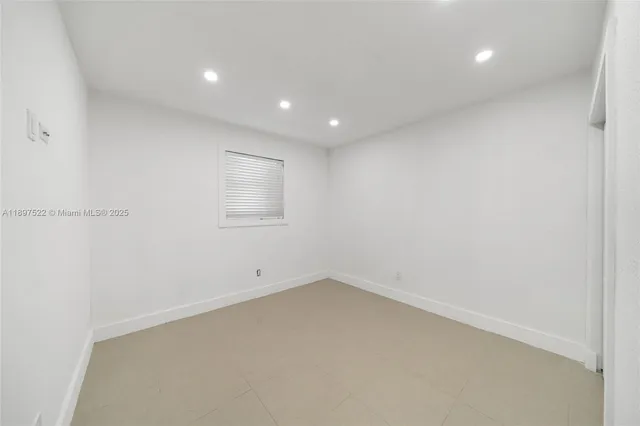 an empty room with a empty space