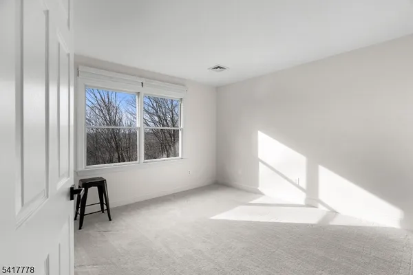 $770,000 | 9 Partridge Lane, Milford, NJ 08848