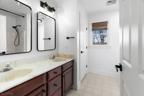$770,000 | 9 Partridge Lane, Milford, NJ 08848