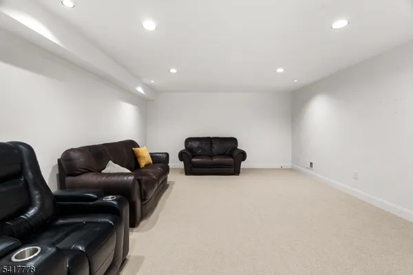 $770,000 | 9 Partridge Lane, Milford, NJ 08848