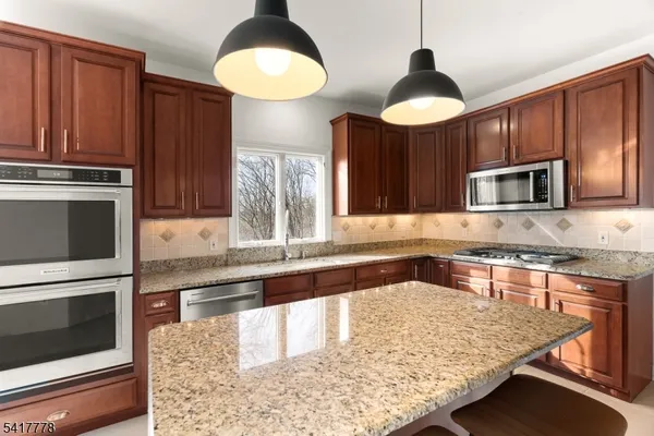 $770,000 | 9 Partridge Lane, Milford, NJ 08848