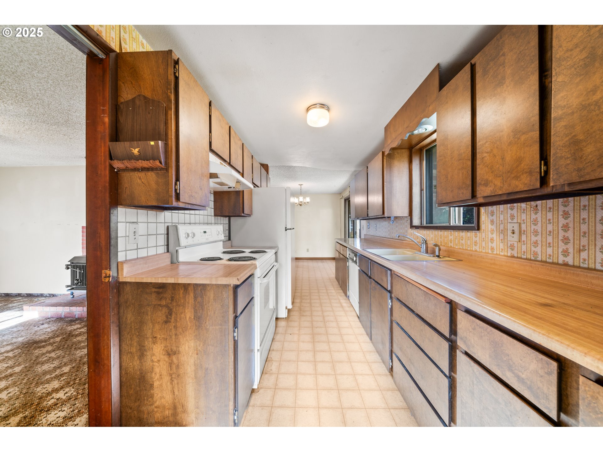 1109 Southeast 2nd Avenue Battle Ground, WA 98604 - Photo 12 of 30 a kitchen with stainless steel appliances granite countertop a sink and cabinets