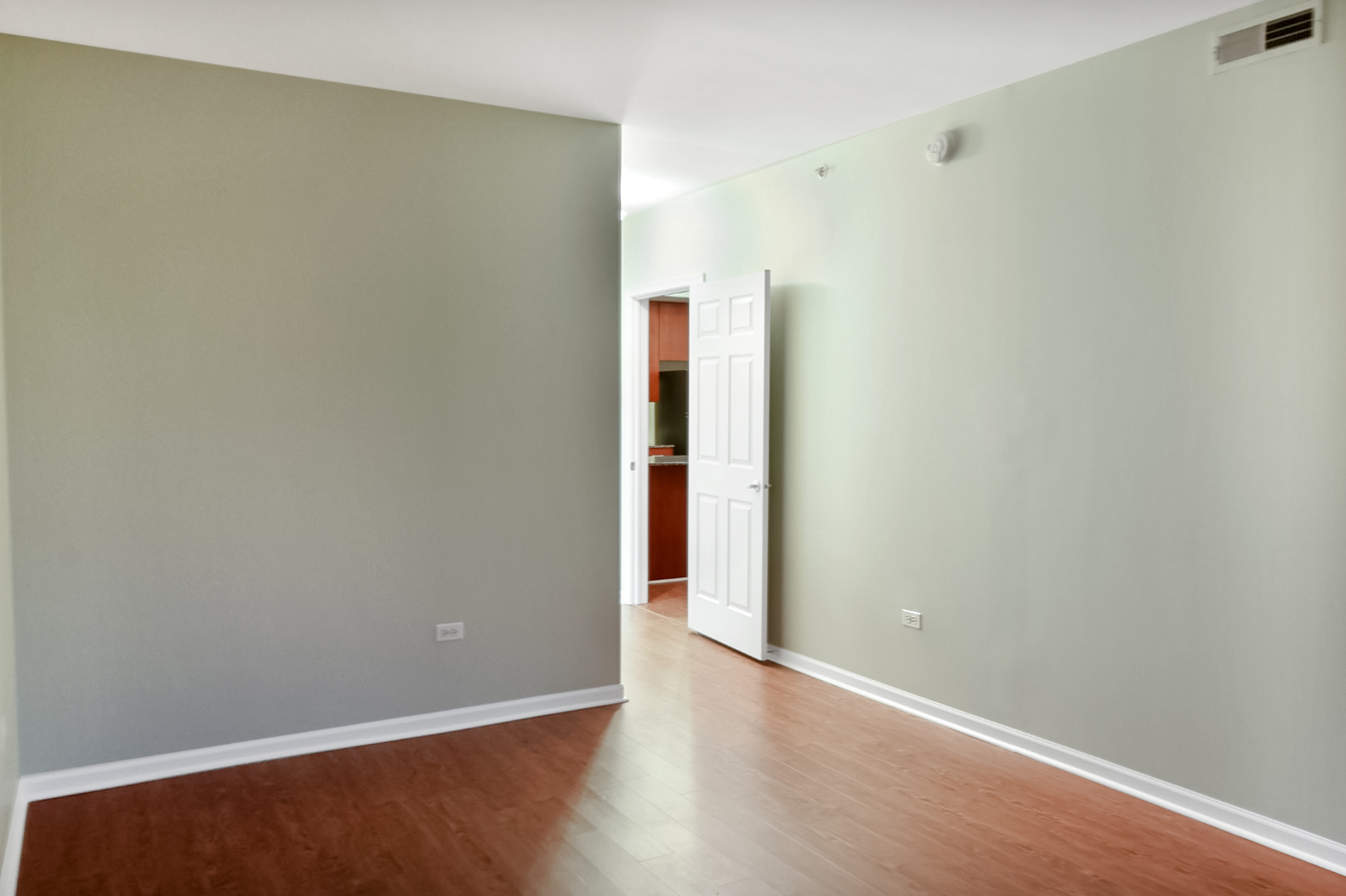 135 South York Street, Unit 314 Elmhurst, IL 60126 - Photo 6 of 24 a view of an empty room