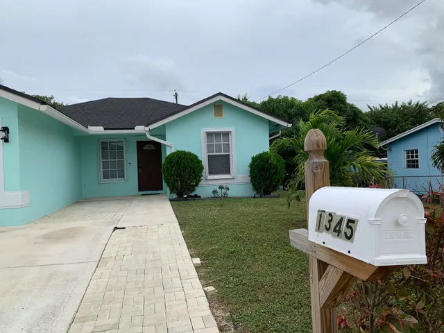 $2,800 | 1345 West 34th Street, Riviera Beach, FL 33404
