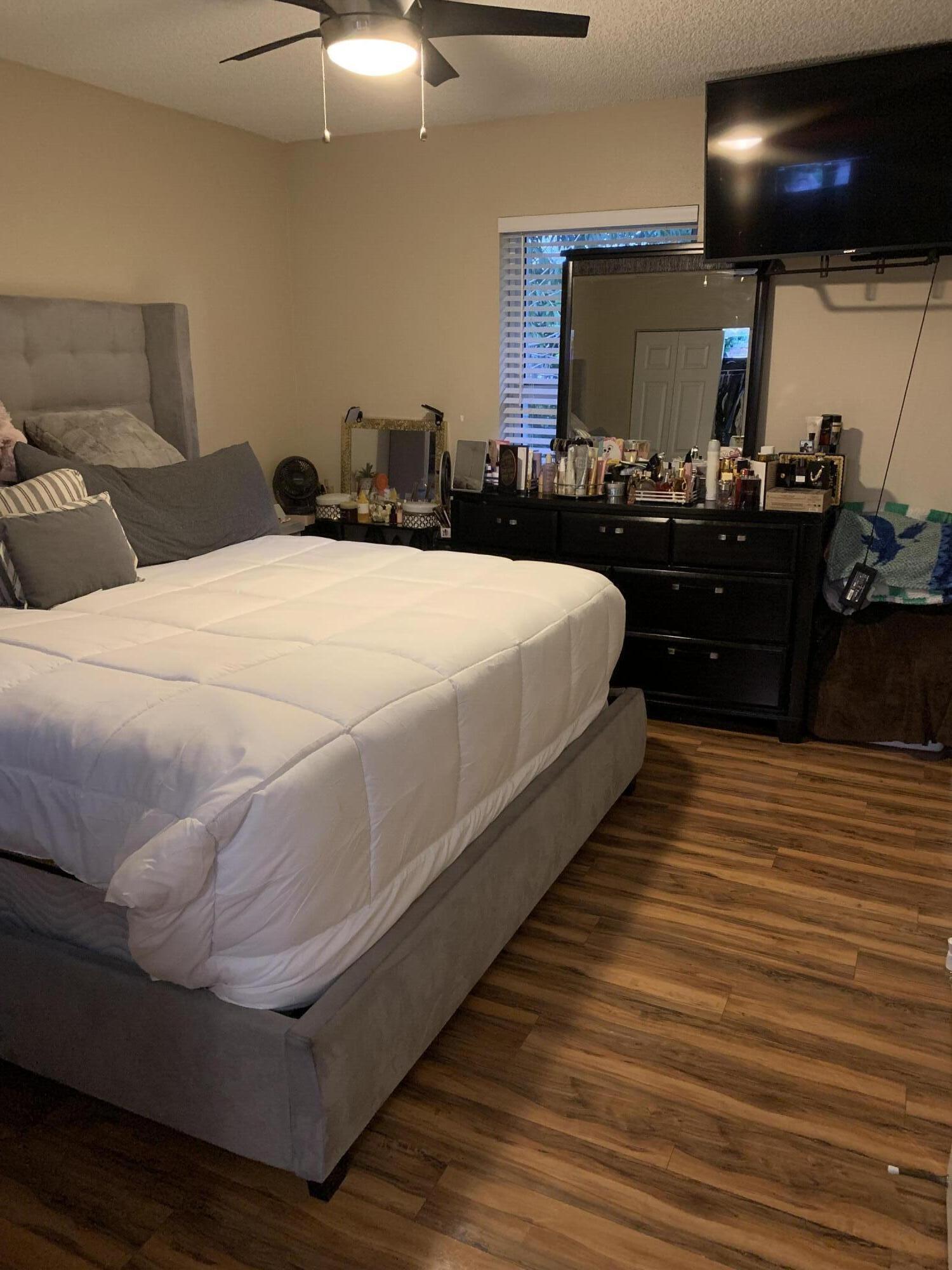 1345 West 34th Street Riviera Beach, FL 33404 - Photo 6 of 19 IMG_8118 - main bedroom 2