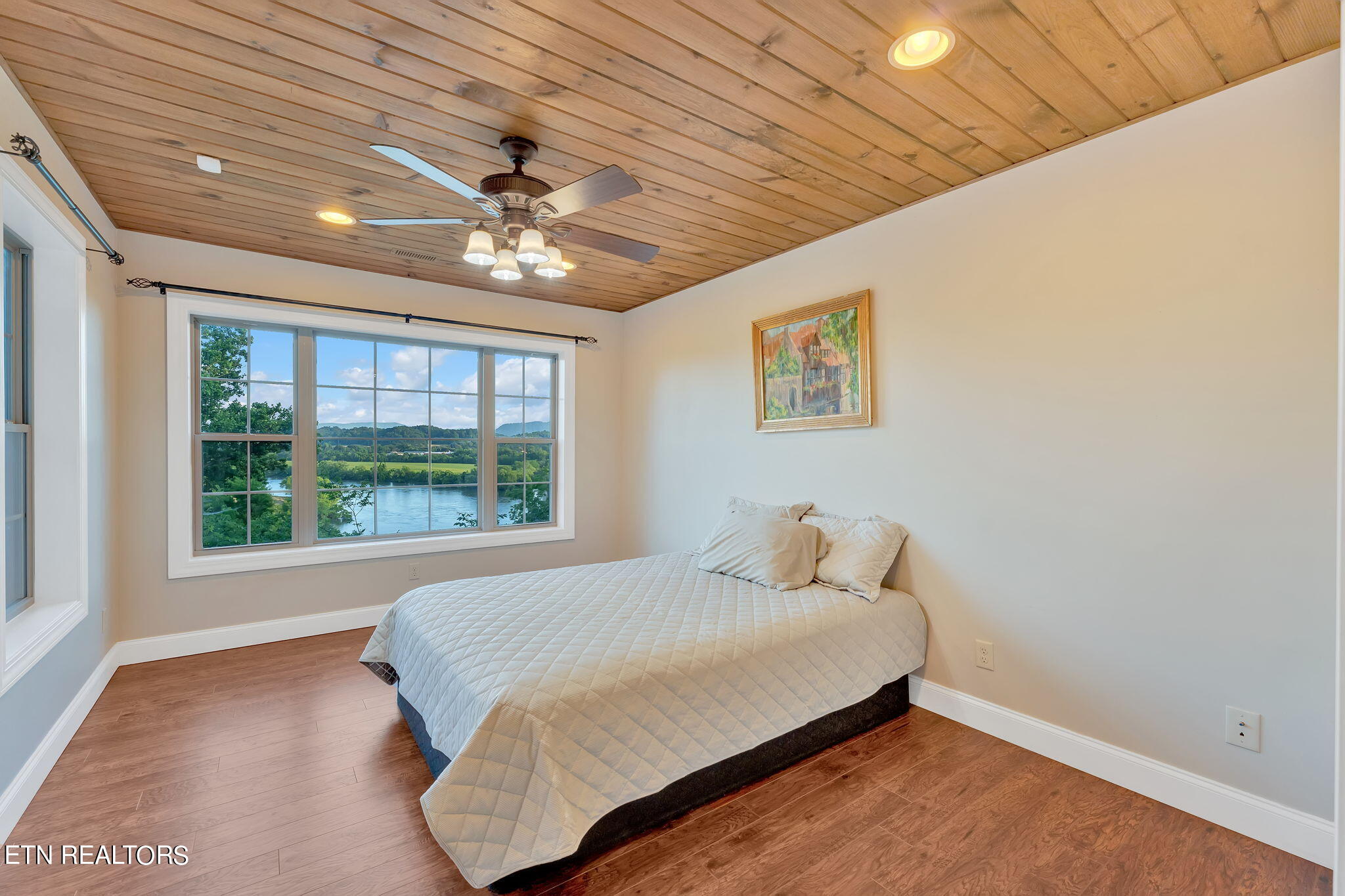 1559 Ellis Road Sevierville, TN 37876 - Photo 48 of 60 imagine this as your home office!