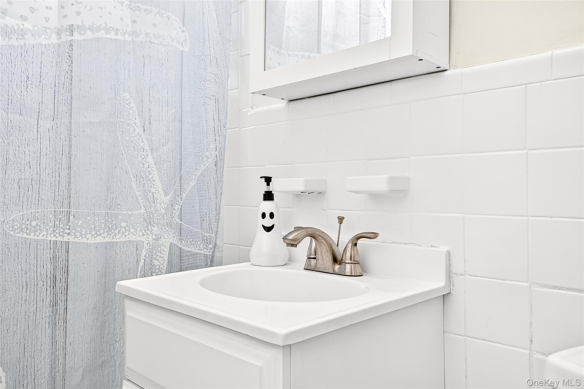 340 Richbell Road, Unit B4 Mamaroneck, NY 10543 - Photo 20 of 24 a close view of sink and tap