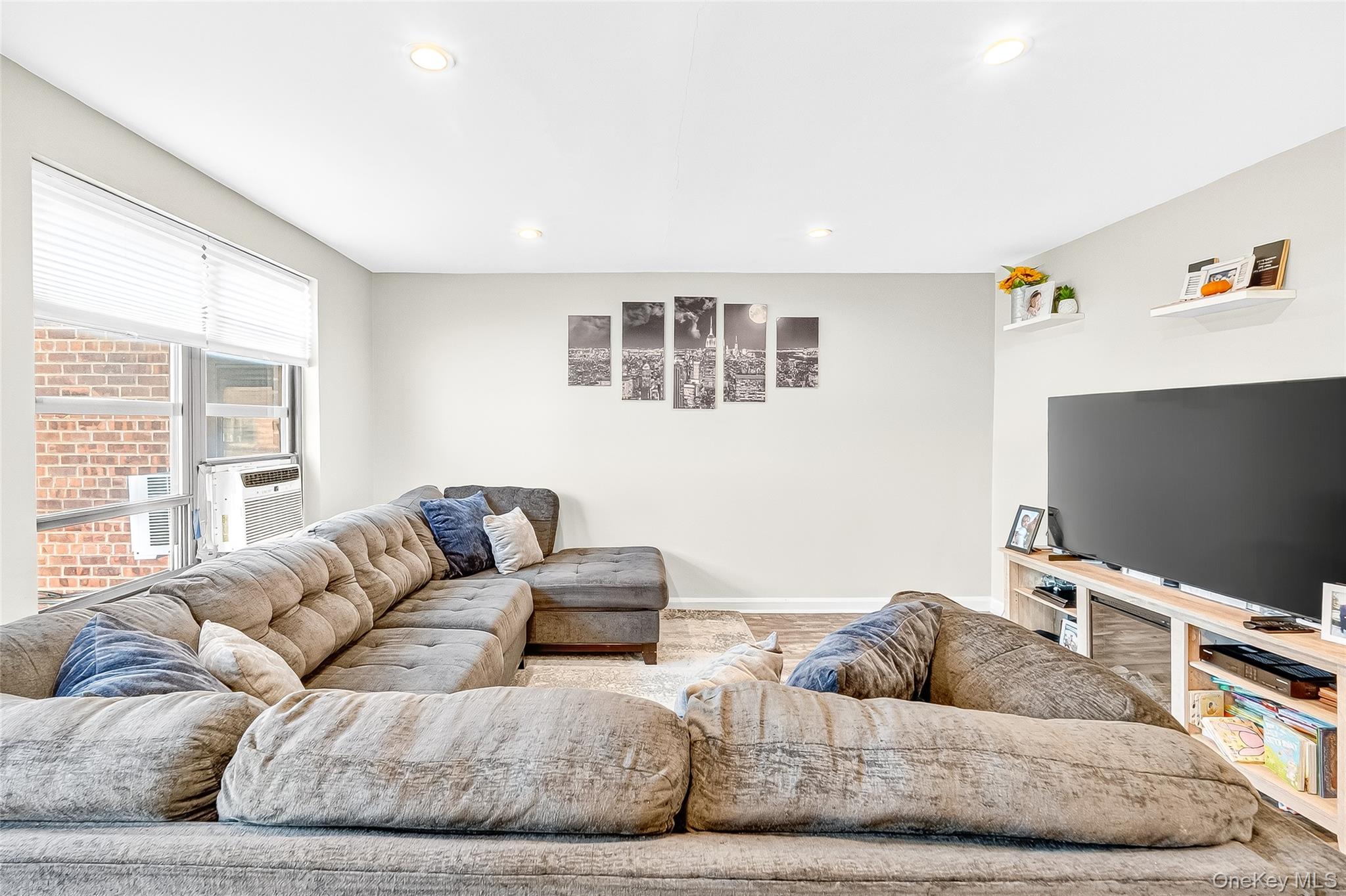 340 Richbell Road, Unit B4 Mamaroneck, NY 10543 - Photo 8 of 24 a living room with furniture and a flat screen tv