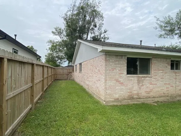 a view of a backyard with plants