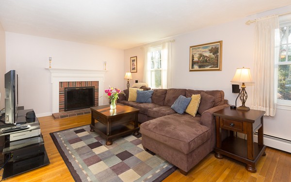 17 Colrain Road Topsfield, MA 01983 - Photo 4 of 25 Gallery Image 4