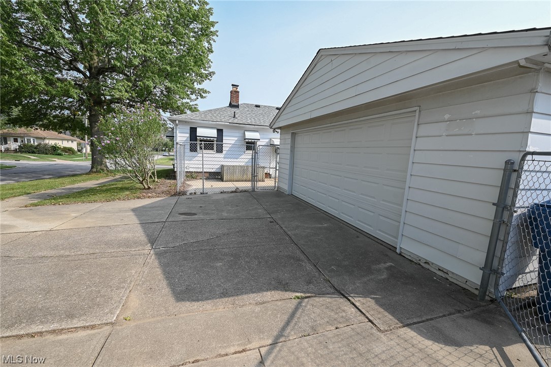 10715 Windham Road Parma, OH 44130 - Photo 24 of 28