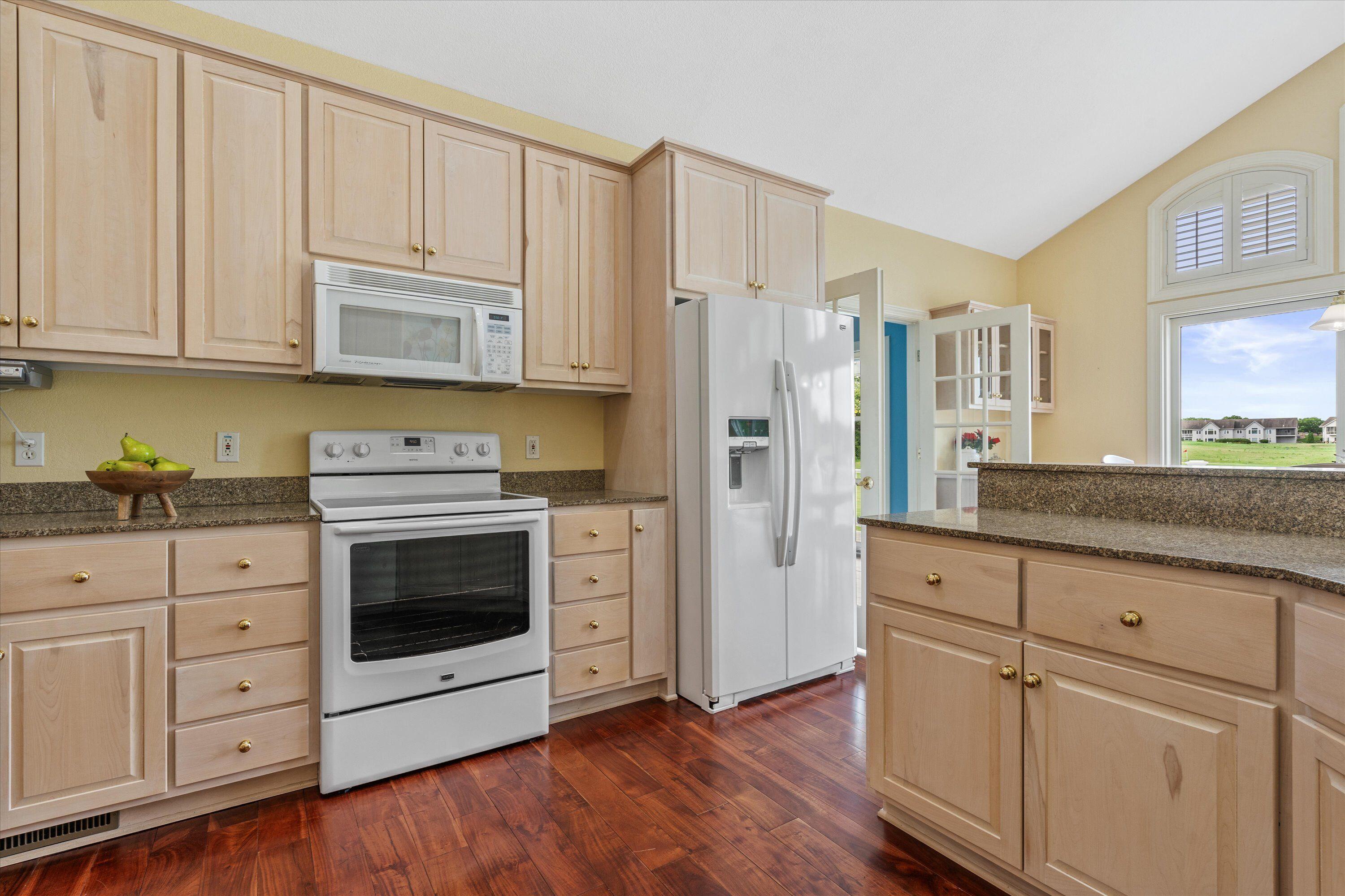 219 Muirfield Court North Prairie, WI 53153 - Photo 12 of 45 Kitchen
