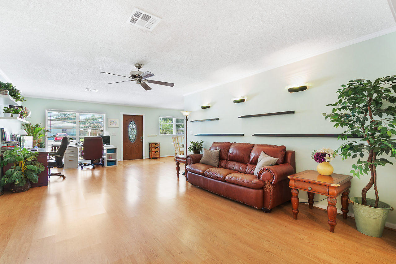 445 Northeast 37th Street Boca Raton, FL 33431 - Photo 11 of 28 Living Room