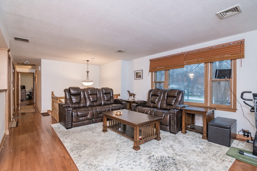 177 Edgewood Road West Springfield, MA 01089 - Photo 4 of 32