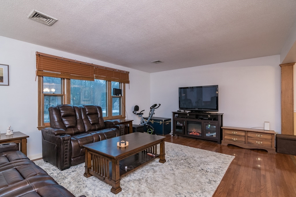 177 Edgewood Road West Springfield, MA 01089 - Photo 5 of 32