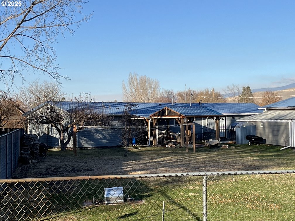 650 East Chestnut Street Union, OR 97883 - Photo 21 of 21 a front view of a house with a yard