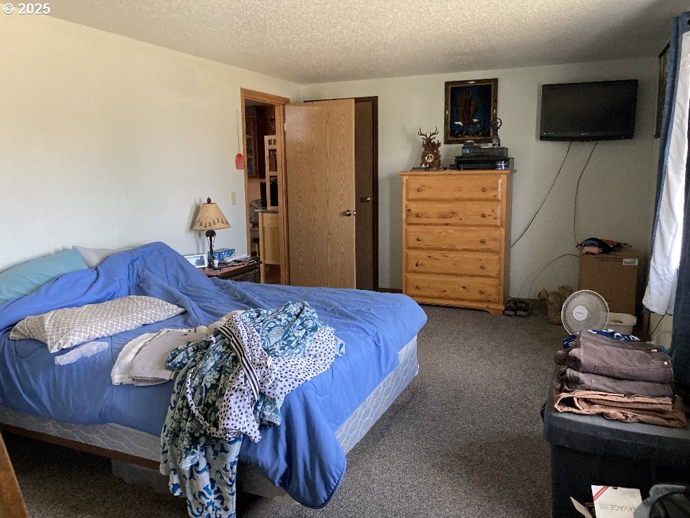 650 East Chestnut Street Union, OR 97883 - Photo 5 of 21 a bedroom with a bed and furniture