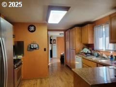 650 East Chestnut Street Union, OR 97883 - Photo 6 of 21 a kitchen with granite countertop a refrigerator a stove and a sink