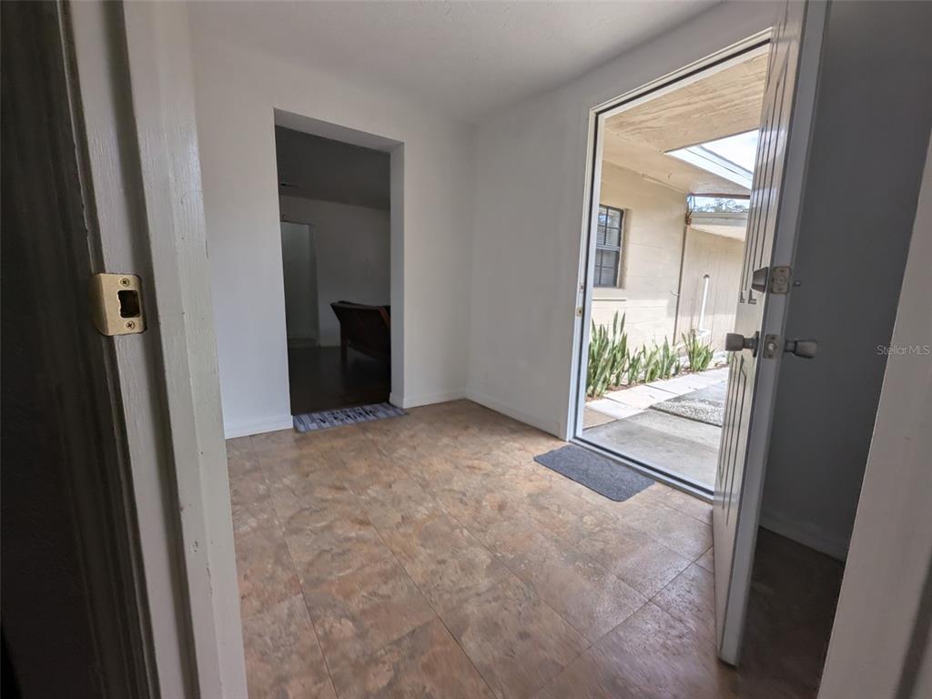 1142 Doc Coil Road Bowling Green, FL 33834 - Photo 12 of 27 front view of a room