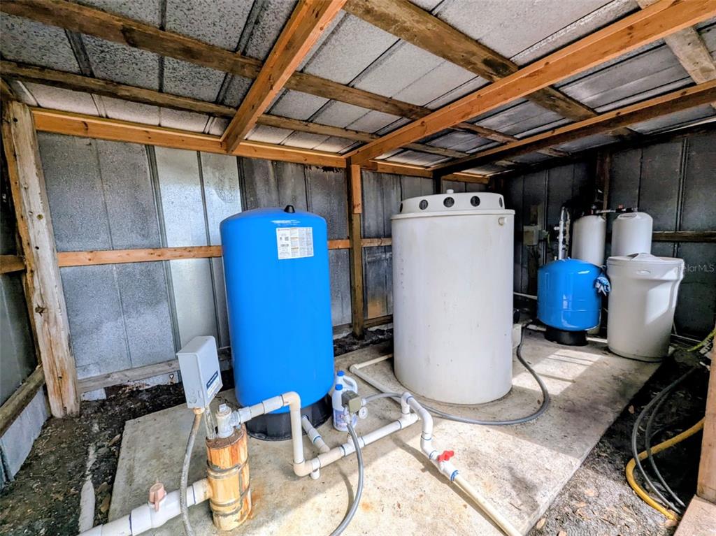 1142 Doc Coil Road Bowling Green, FL 33834 - Photo 22 of 27 a view of storage and utility room