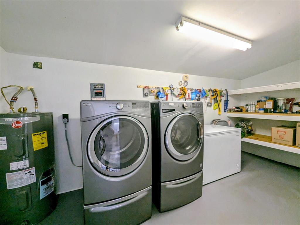 1142 Doc Coil Road Bowling Green, FL 33834 - Photo 5 of 27 a utility room with dryer and washer