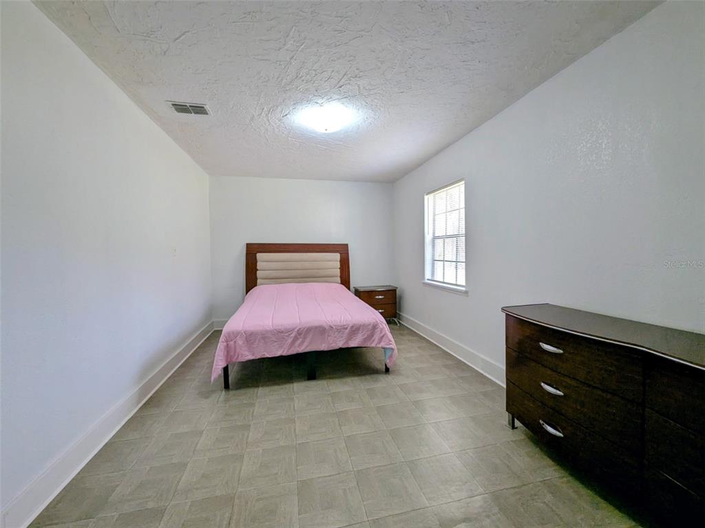 1142 Doc Coil Road Bowling Green, FL 33834 - Photo 8 of 27 a bedroom with a bed and a window
