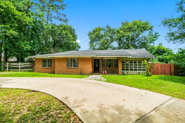a view of a backyard with a garden and plants