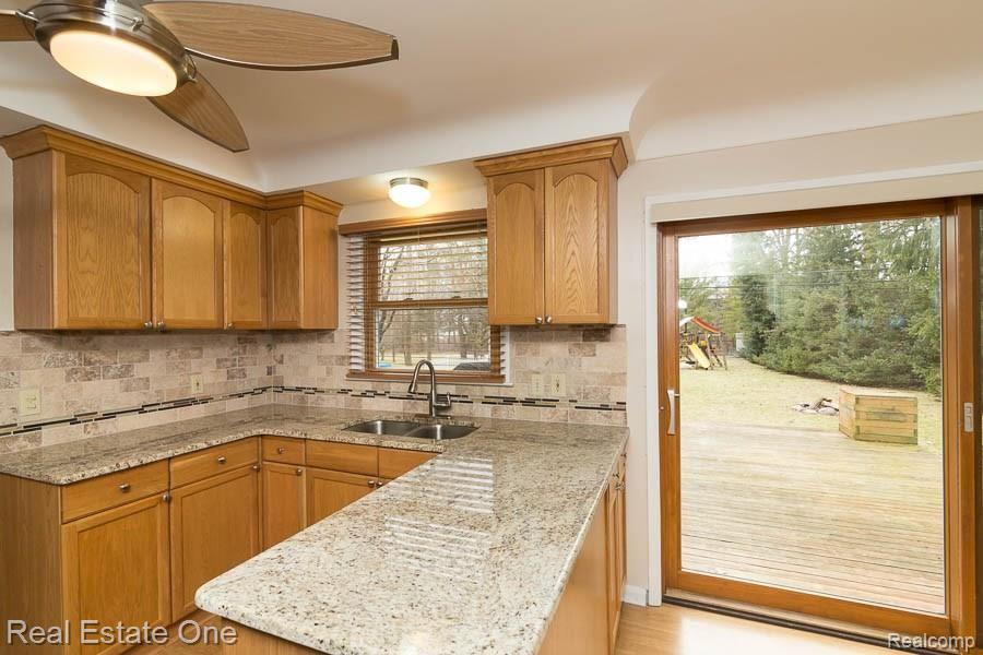 291 Maplehill Road Rochester, MI 48306 - Photo 4 of 18 _OL_6118-5.jpg