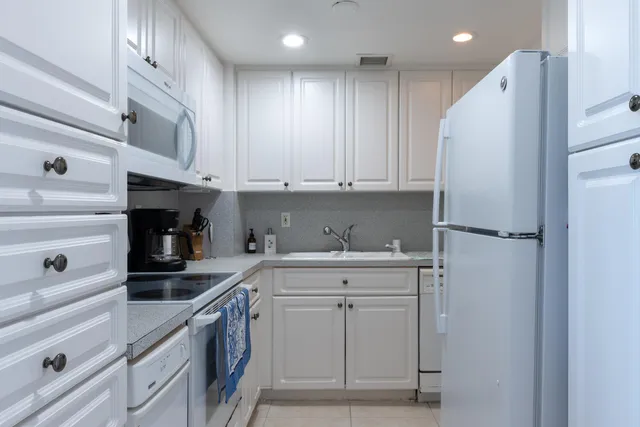 $5,000 | 2600 North Flagler Drive, Unit 611, West Palm Beach, FL 33407