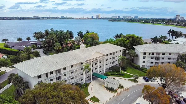 $2,600 | 3635 Whitehall Drive, Unit 401, West Palm Beach, FL 33401