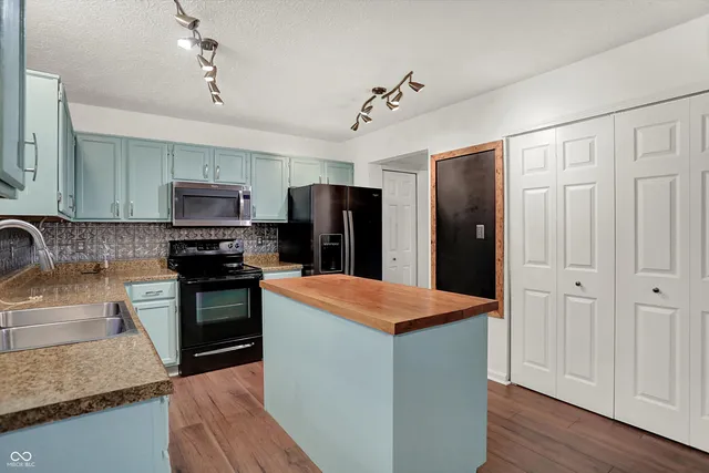 $320,000 | 6918 Copper Mountain Court, Indianapolis, IN 46236