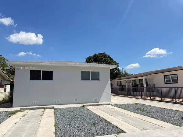 $2,400 | 59 East 14th Street, Unit 59, Hialeah, FL 33010