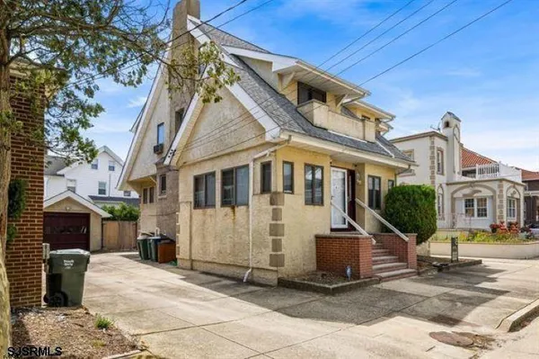 a house view with a outdoor space