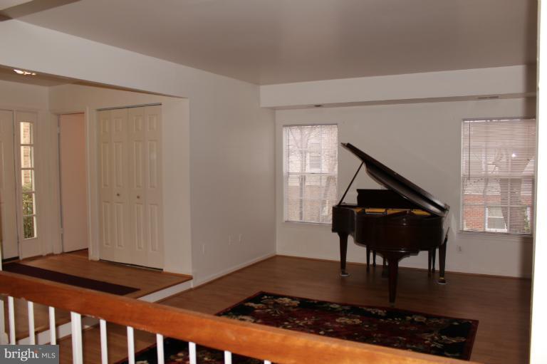 2 Tynewick Court Silver Spring, MD 20906 - Photo 23 of 30 Living Room