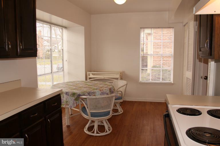 2 Tynewick Court Silver Spring, MD 20906 - Photo 24 of 30 Kitchen large table space area