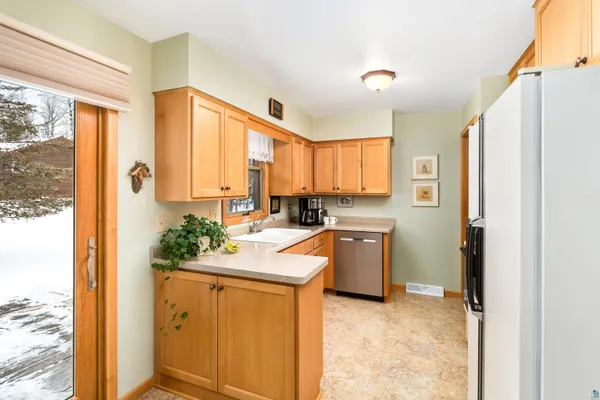 $445,500 | 4803 Crosley Avenue, Duluth, MN 55804