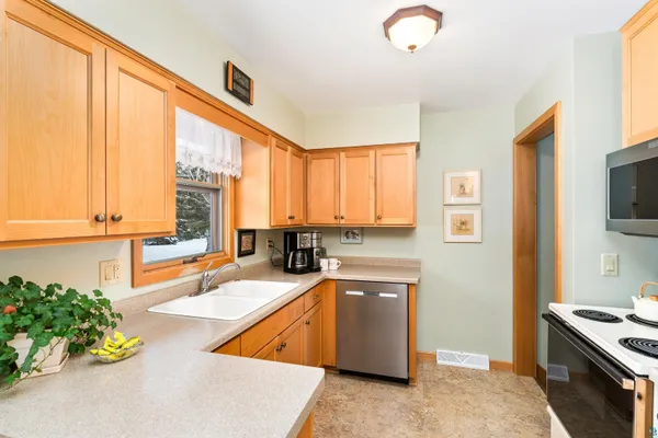$445,500 | 4803 Crosley Avenue, Duluth, MN 55804