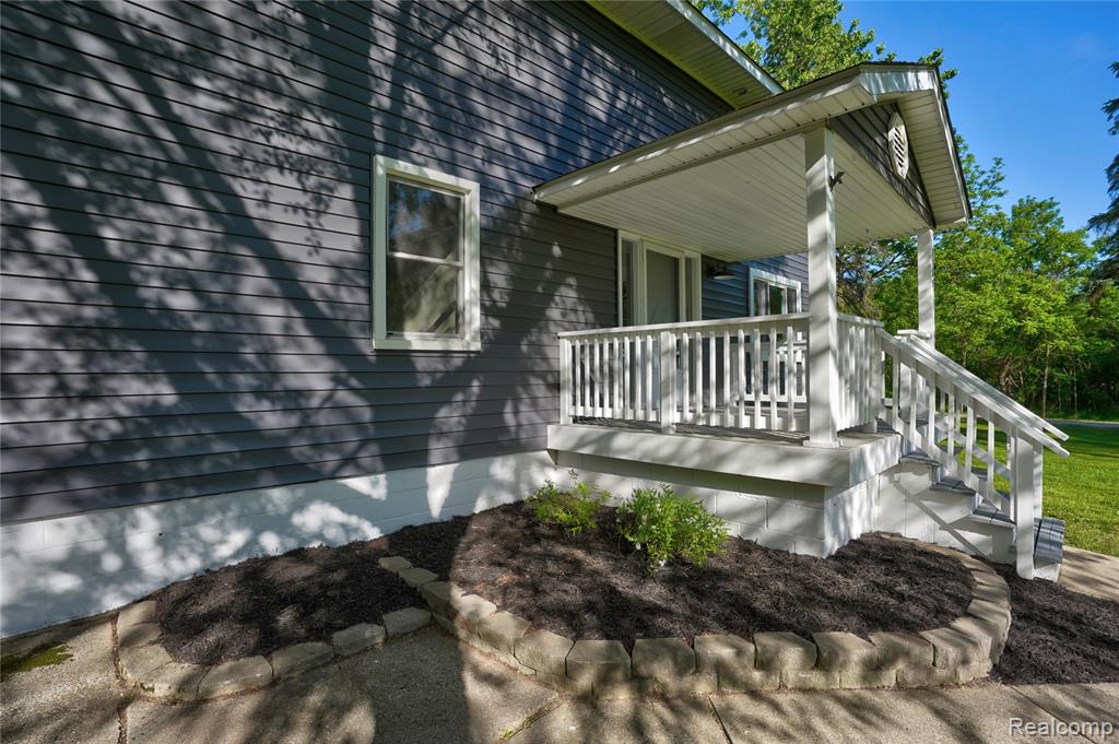 1460 West Silverbell Road Lake Orion, MI 48359 - Photo 12 of 69