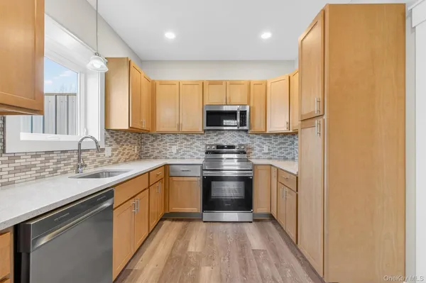 $3,100 | 104 B North Road, Highland, NY 12528